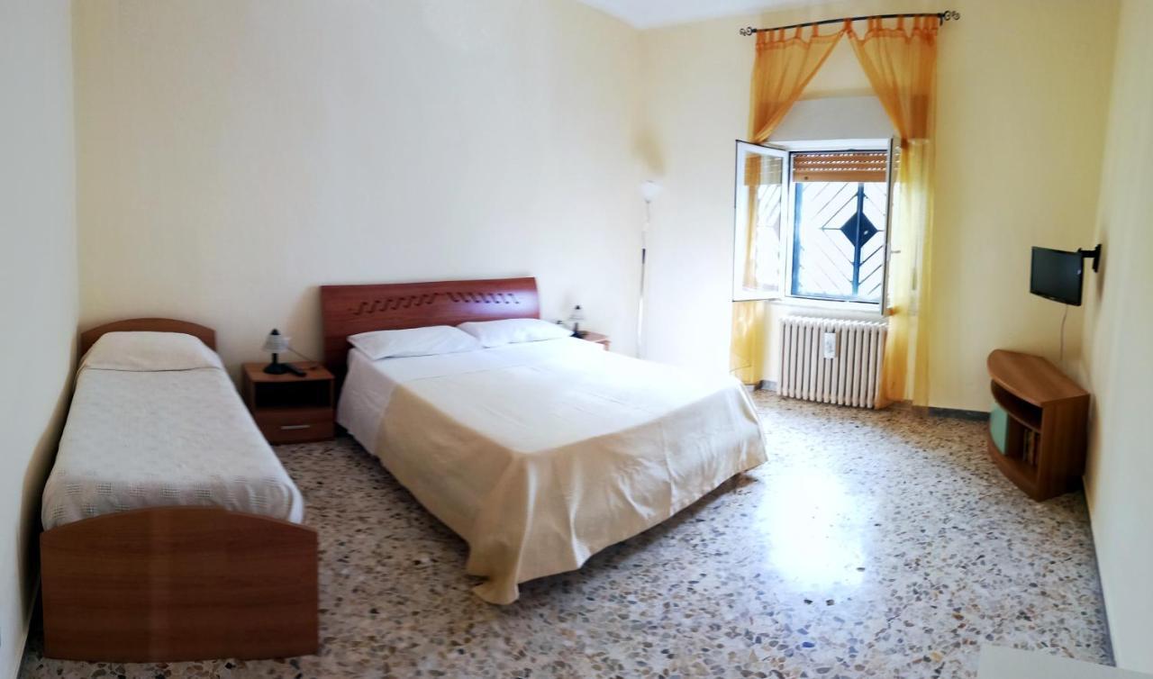 Lucia'S Apartaments Барі Екстер'єр фото